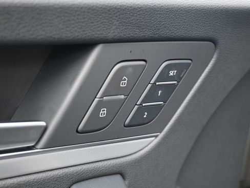 Used 2025 Audi Q5 2.0T Premium image 31