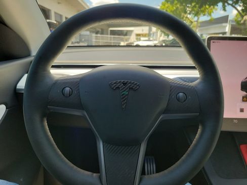 Used 2022 Tesla Model Y Performance AWD/4WD image 17