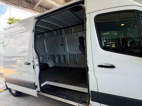 Used 2023 Mercedes-Benz Sprinter 2500 image 18