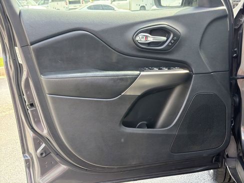 Used 2020 Jeep Cherokee Limited image 14