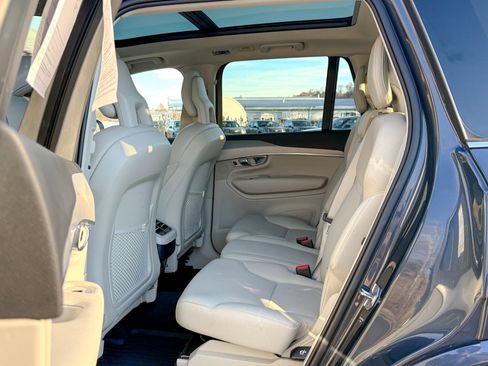 Used 2022 Volvo XC90 T5 Momentum w/ Climate Package image 19