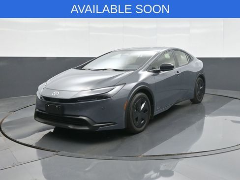Used 2024 Toyota Prius LE AWD/4WD image 3