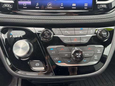 Used 2023 Chrysler Pacifica Touring-L w/ S Appearance Package FWD image 25