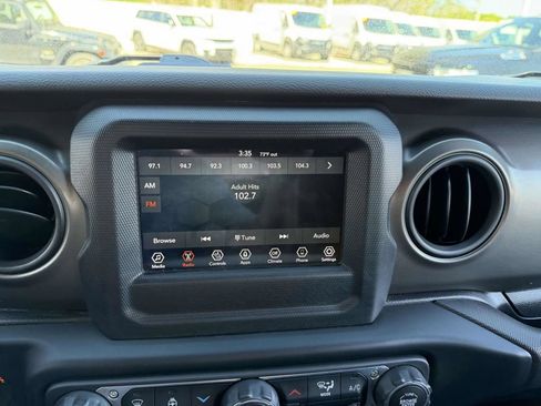 Certified 2022 Jeep Gladiator Sport AWD/4WD image 35