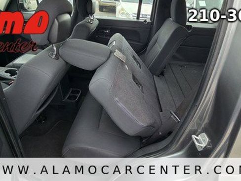 Used 2012 Jeep Liberty Sport image 31