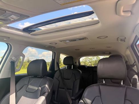 Used 2025 Kia Telluride S FWD image 11