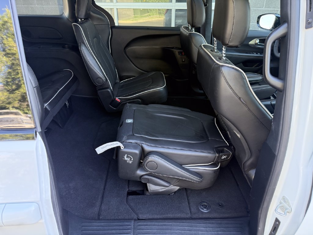 Used 2026 Chrysler Pacifica Limited w/ S Appearance Package FWD image 43