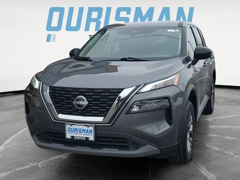 Used 2023 Nissan Rogue S image 2
