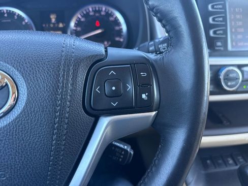 Used 2015 Toyota Highlander Limited image 24