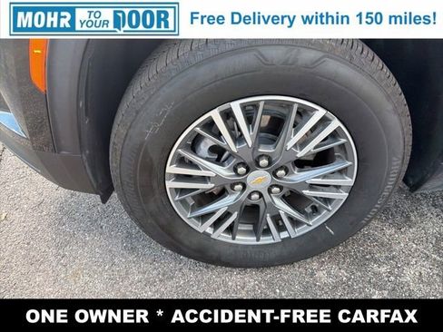 Used 2025 Chevrolet Traverse LT image 9