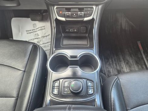 Used 2023 GMC Terrain SLT w/ Infotainment Package II FWD image 31