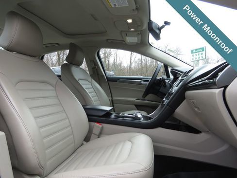 Used 2017 Ford Fusion SE image 13