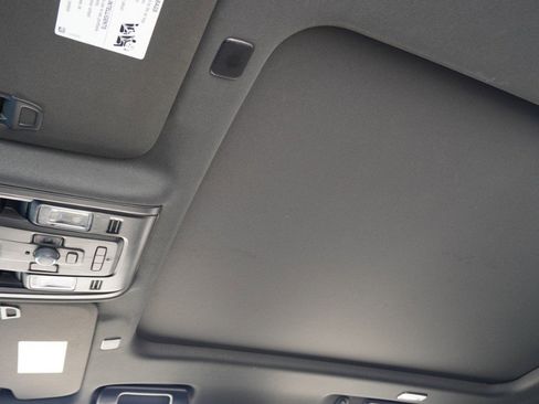 Used 2022 Chevrolet Tahoe Z71 w/ Z71 Off-Road Package image 29