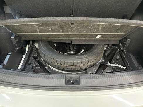 Used 2024 Volkswagen Tiguan S image 38