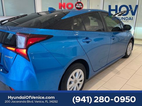 Used 2022 Toyota Prius LE FWD image 6