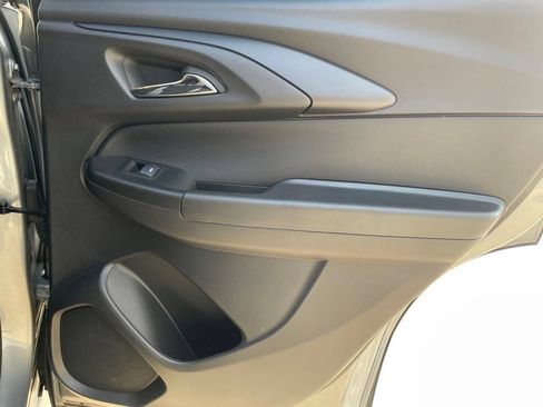 Used 2025 Chevrolet TrailBlazer LT FWD image 24