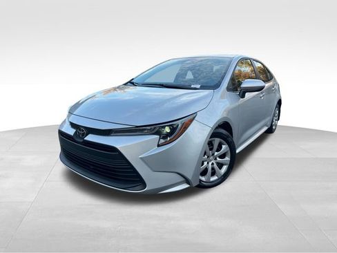 Used 2025 Toyota Corolla LE image 9