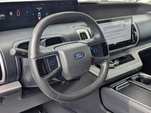 Used 2025 Ford Expedition Active RWD image 26