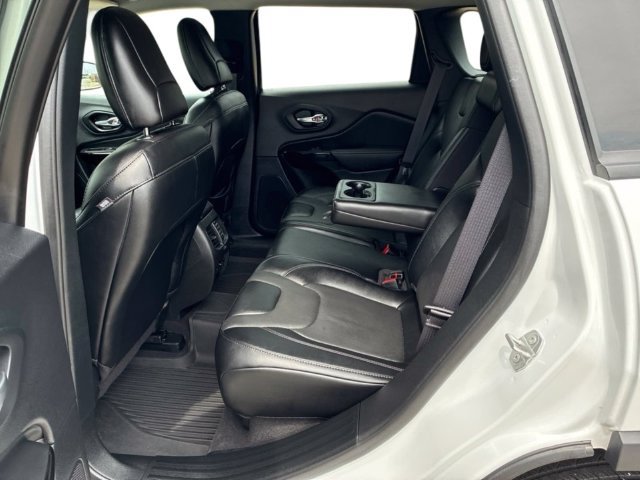 Used 2023 Jeep Cherokee Altitude Lux w/ Mopar Interior Package AWD/4WD image 13