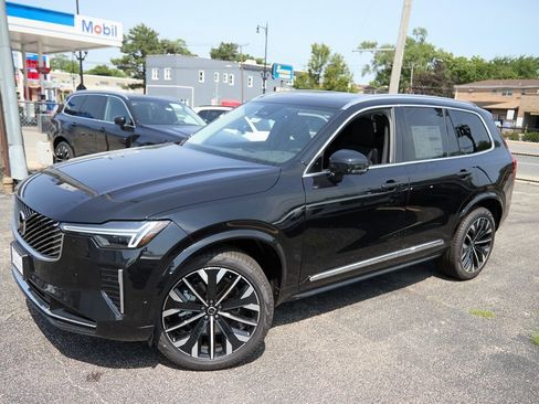 New 2025 Volvo XC90 B6 Plus w/ Protection Package image 3