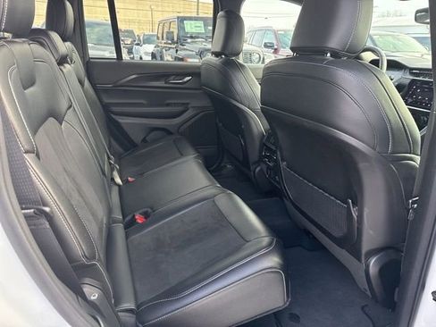 Used 2024 Jeep Grand Cherokee Altitude image 27