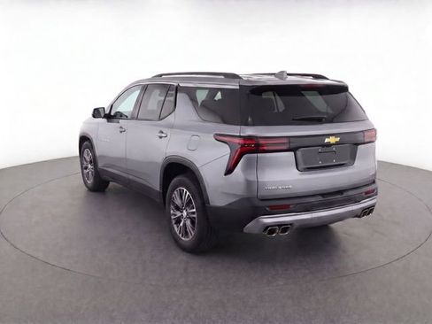 Used 2026 Chevrolet Traverse LT w/ LPO, Floor Liner Package FWD image 5