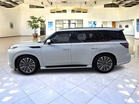 Used 2025 INFINITI QX80 Luxe RWD image 8