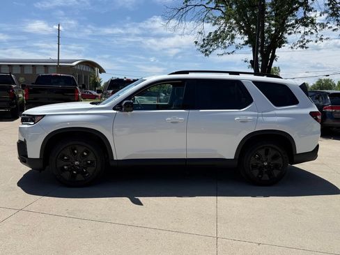 Certified 2026 Honda Pilot Black Edition image 9