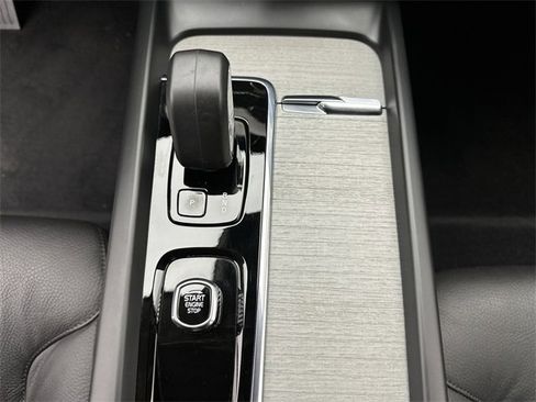 Certified 2025 Volvo XC60 B5 Plus image 20