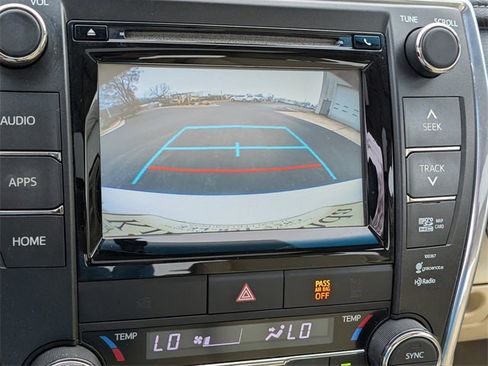 Used 2015 Toyota Camry image 21