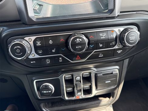 Used 2022 Jeep Gladiator Willys image 21