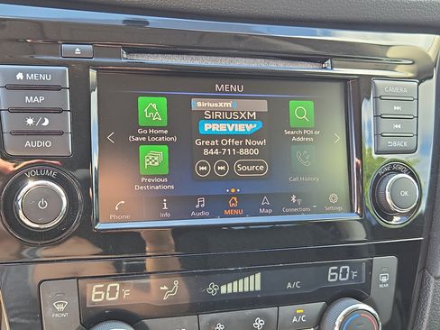Used 2018 Nissan Rogue SV w/ Premium Package FWD image 26