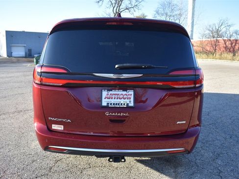 Used 2021 Chrysler Pacifica Pinnacle image 7