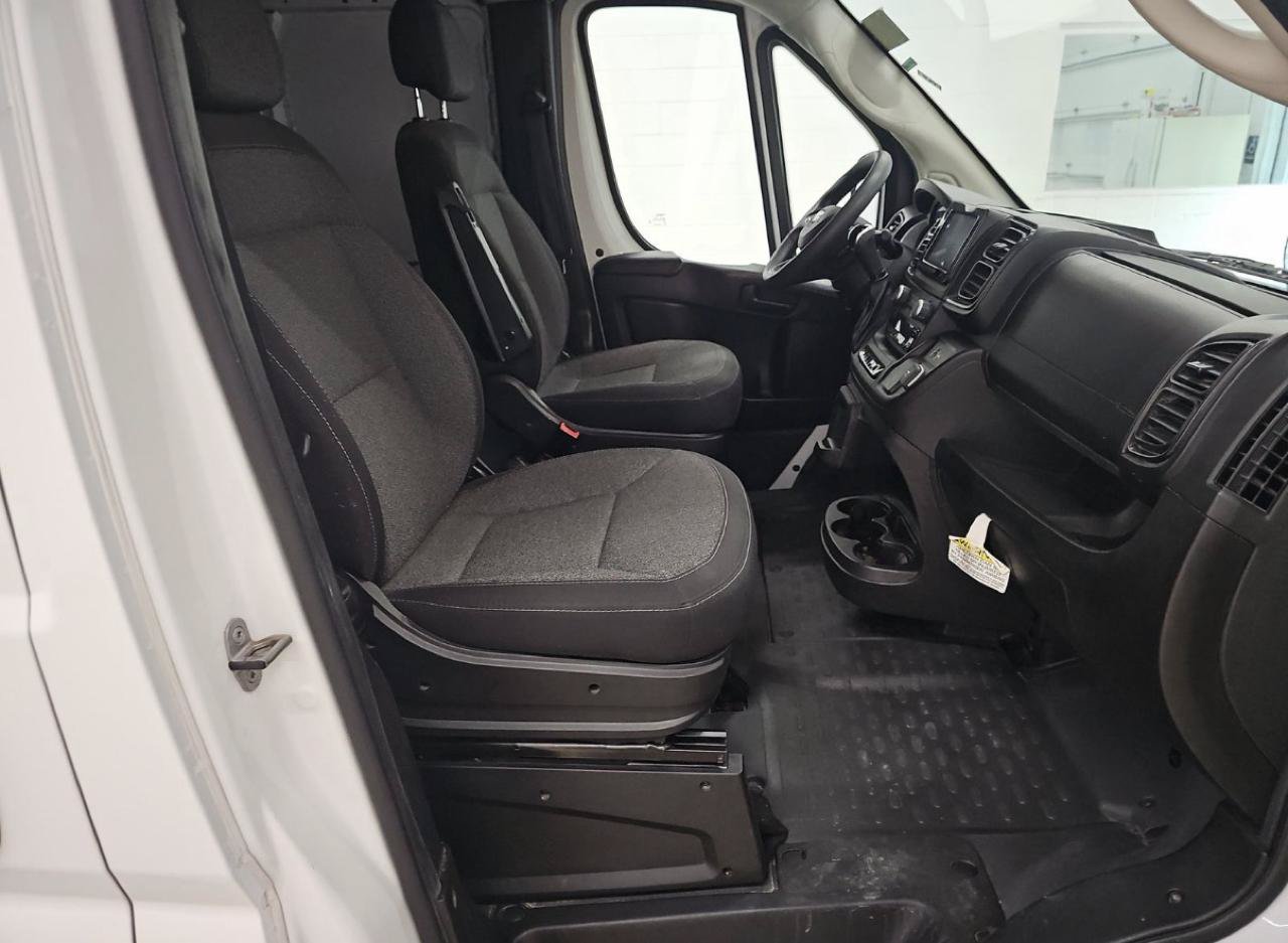 Used 2024 RAM ProMaster 2500 w/ Convenience Group FWD image 9