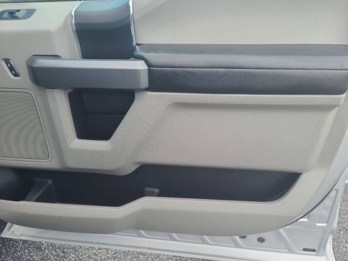 Used 2017 Ford F150 XLT AWD/4WD image 31