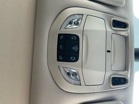 Used 2024 Chrysler Pacifica Limited FWD image 18