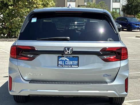 Certified 2026 Honda Odyssey EX-L image 5