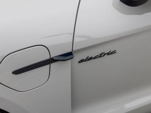 Certified 2023 Porsche Taycan GTS image 18