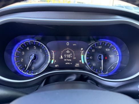 Used 2024 Chrysler Pacifica Touring-L FWD image 27