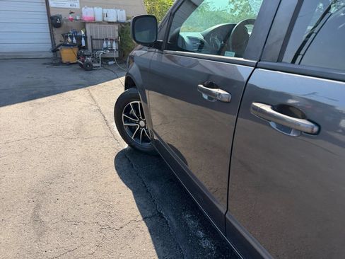 Used 2018 Dodge Grand Caravan SE FWD image 30
