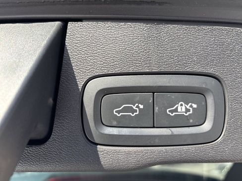 Certified 2023 Volvo XC60 B5 Core w/ Climate Package image 40