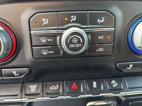 Used 2022 Chevrolet Silverado 2500 LT w/ Convenience Package AWD/4WD image 41