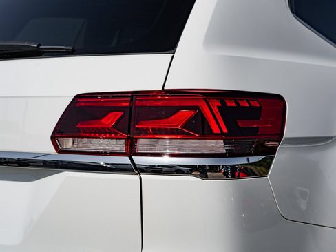 Used 2021 Volkswagen Atlas SE w/ Panoramic Sunroof Package FWD image 14