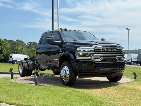 New 2026 RAM 4500 4x4 Crew Cab DRW w/ Laramie Trim Package image 1