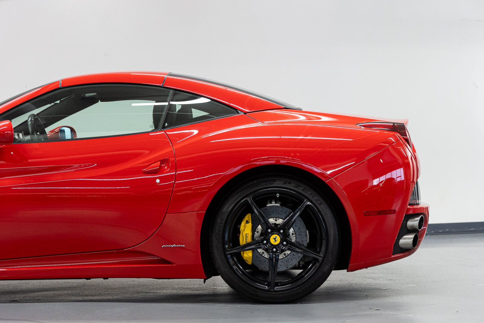 Used 2011 Ferrari California RWD image 17