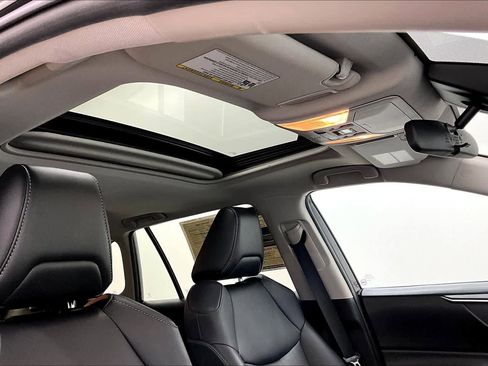 Used 2019 Toyota RAV4 XLE Premium image 14