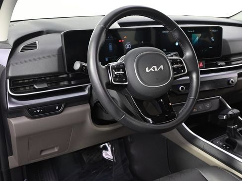 Used 2026 Kia Carnival FWD image 11