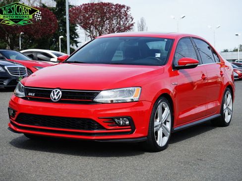 Used 2016 Volkswagen Jetta GLI SE image 1