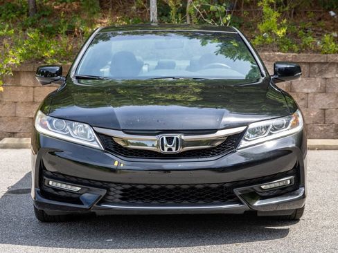 Used 2017 Honda Accord EX image 2