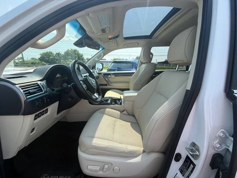 Used 2023 Lexus GX 460 Premium w/ Accessory Package AWD/4WD image 11